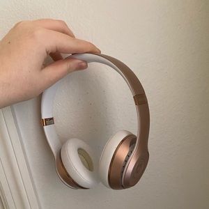 Rose Gold Wireless Beats